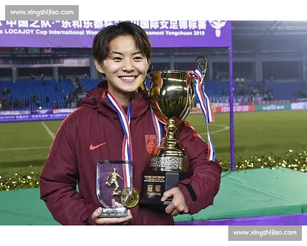王霜最新一战闪耀赛场引领女足展现核心价值与团队精神和胜负关键时刻